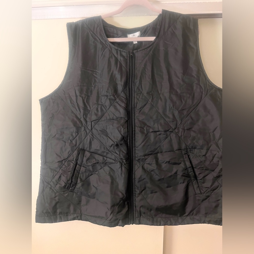 Socialite black lightweight vest plus - Picture 3 of 6